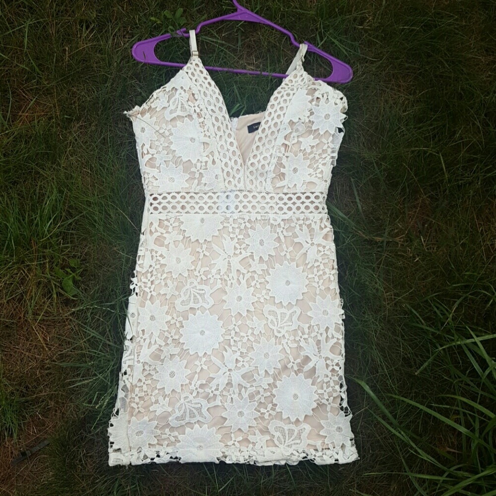 💖HP💖 Lac Bleu lace, Deep "V" mini dress